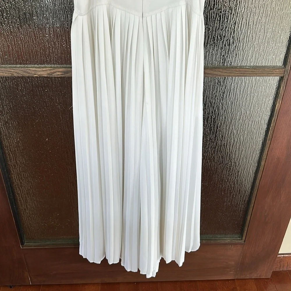 Vince Pleated Jumpsuit In Optic White V-Neck Sleeveless Size 6 - Picture 11 of 12